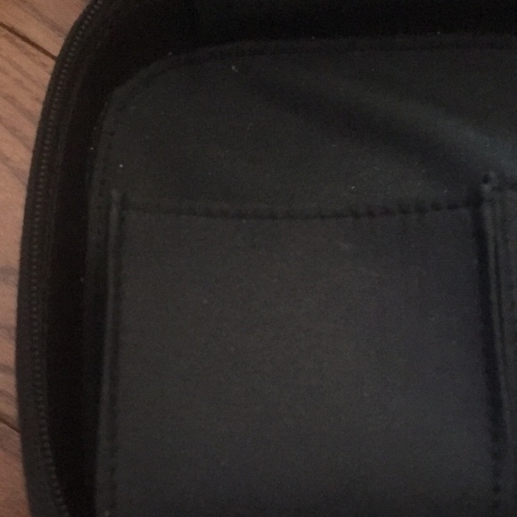 Carry Case Blk 6 pockets missing zipper piece but zipper works - Picture 3 of 9